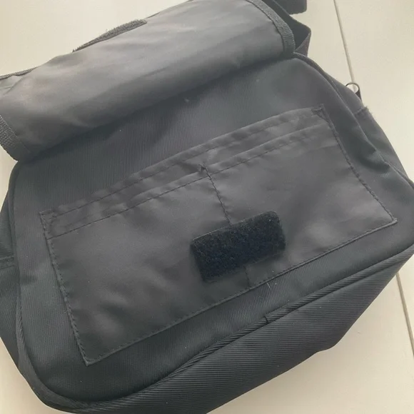 Vintage 1990’s Walt Disney World Black Fanny Pack Mickey Mouse embroidered logo - Picture 6 of 8